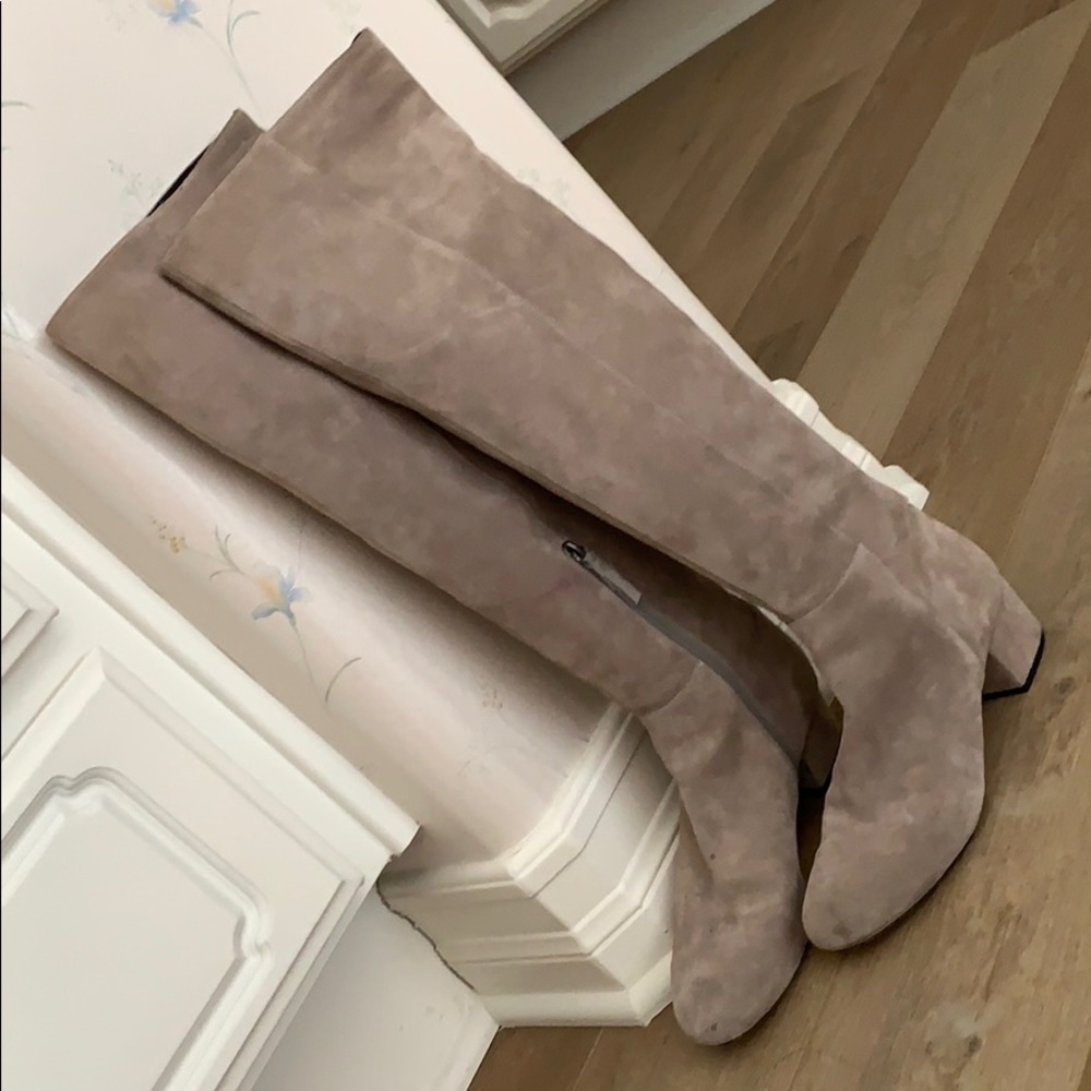 Comfortable Halston boots sz8.5